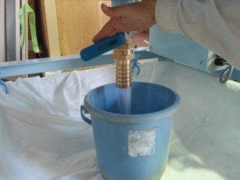 バケツ等で飛散防止